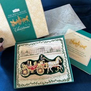 2001 WHITE HOUSE CHRISTMAS ORNAMENT, A FIRST FAMILY'S CARRIAGE RIDE